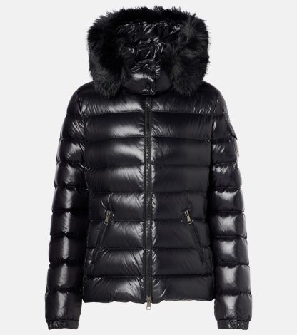 acquistare un designer Moncler Piumino Badyf in nero con bordo in shearling